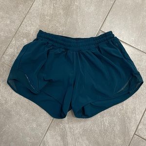 Lululemon Hotty Hot 4” low rise short